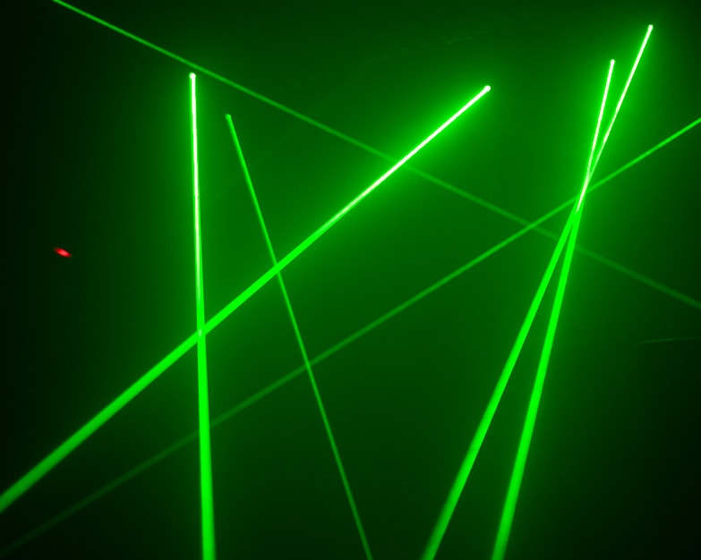 Logo design for the brand Redo on green gradient background